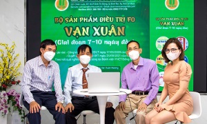 Túi thuốc cổ truyền điều trị F0 của Công ty TNHH Vạn Xuân được giới thiệu tại Hội thảo "Báo cáo, chia sẻ kinh nghiệm triển khai ứng dụng y, dược cổ truyền trong phòng, chống dịch COVID-19”